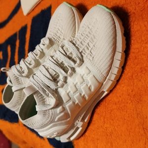Under Armour white Hovr Phantom